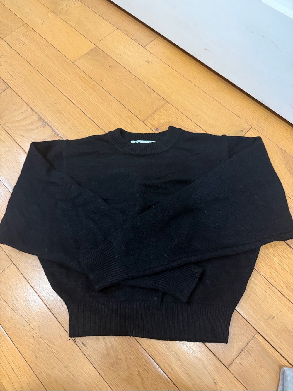 Zara Classic Black Crewneck cropped Sweater -